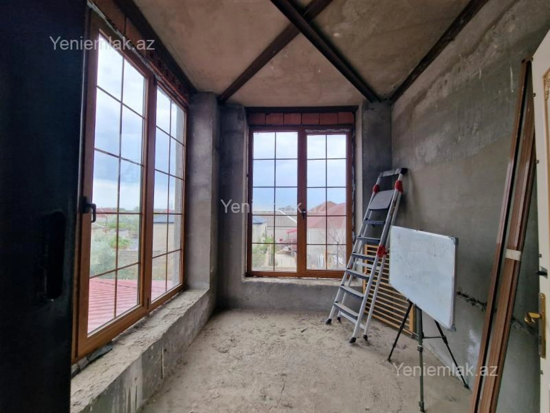 Satılır 6 otaqlı həyət evi 280 m²