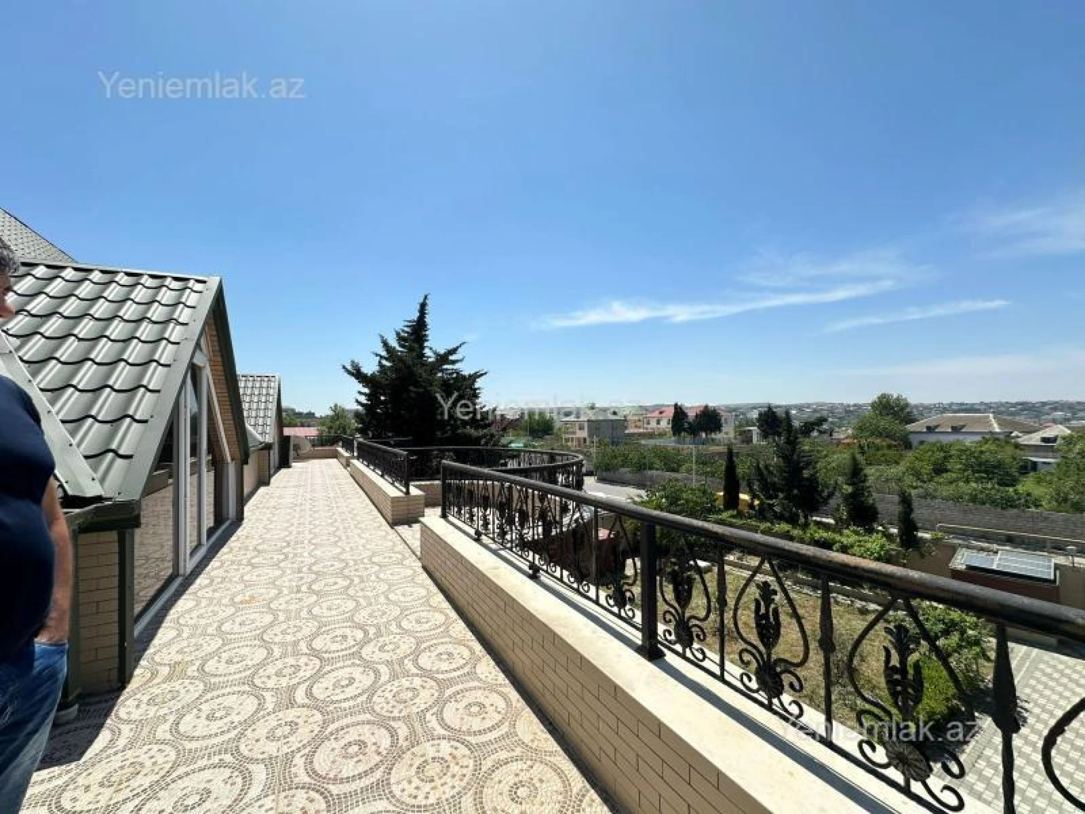 Satılır 9 otaqlı həyət evi 950 m²