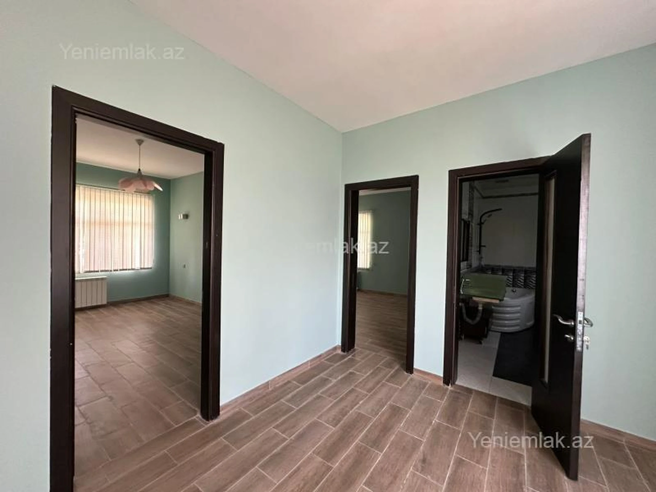 Satılır 9 otaqlı həyət evi 950 m²