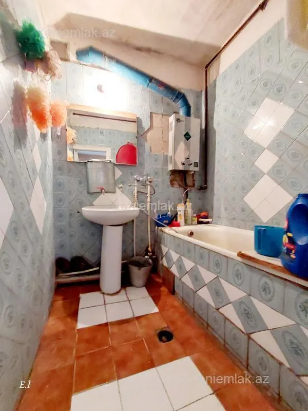 Satılır 3 otaqlı köhnə tikili 68 m²