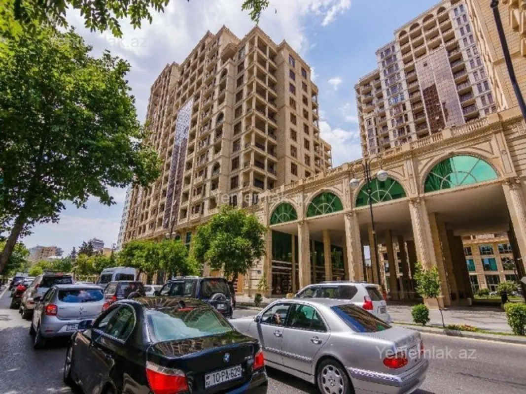 Satılır 4 otaqlı yeni tikili 200 m²