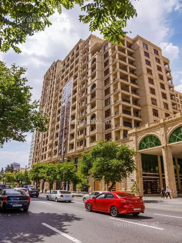 Satılır 4 otaqlı yeni tikili 200 m²