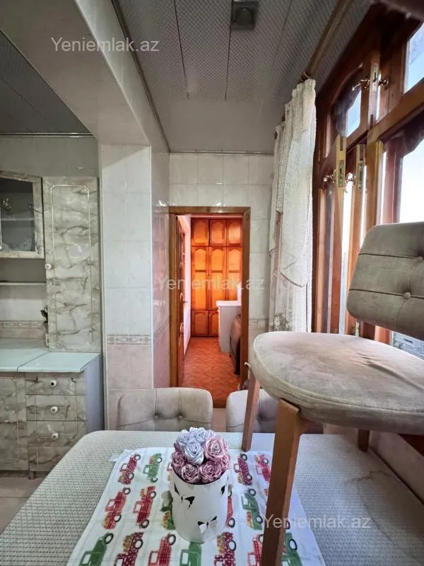 Satılır 4 otaqlı köhnə tikili 105 m²