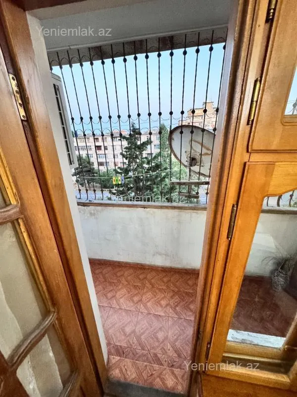 Satılır 4 otaqlı köhnə tikili 105 m²