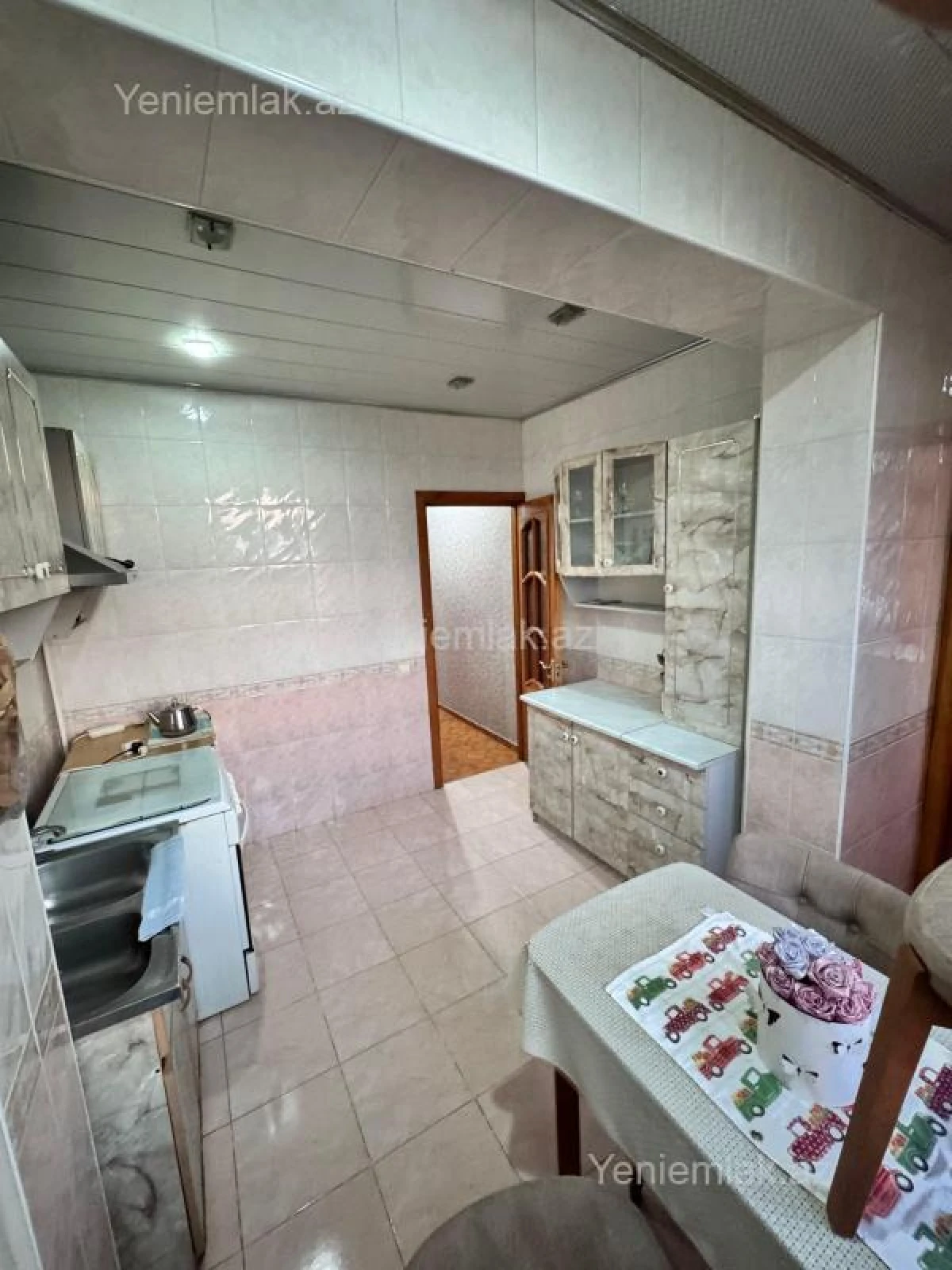 Satılır 4 otaqlı köhnə tikili 105 m²