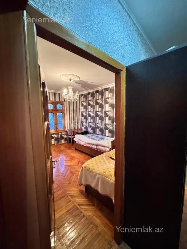 Satılır 4 otaqlı köhnə tikili 105 m²