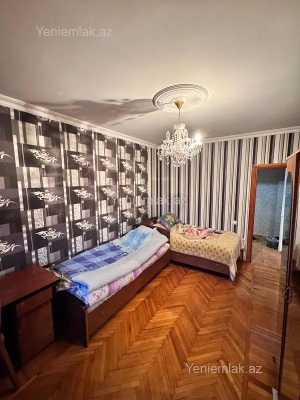 Satılır 4 otaqlı köhnə tikili 105 m²