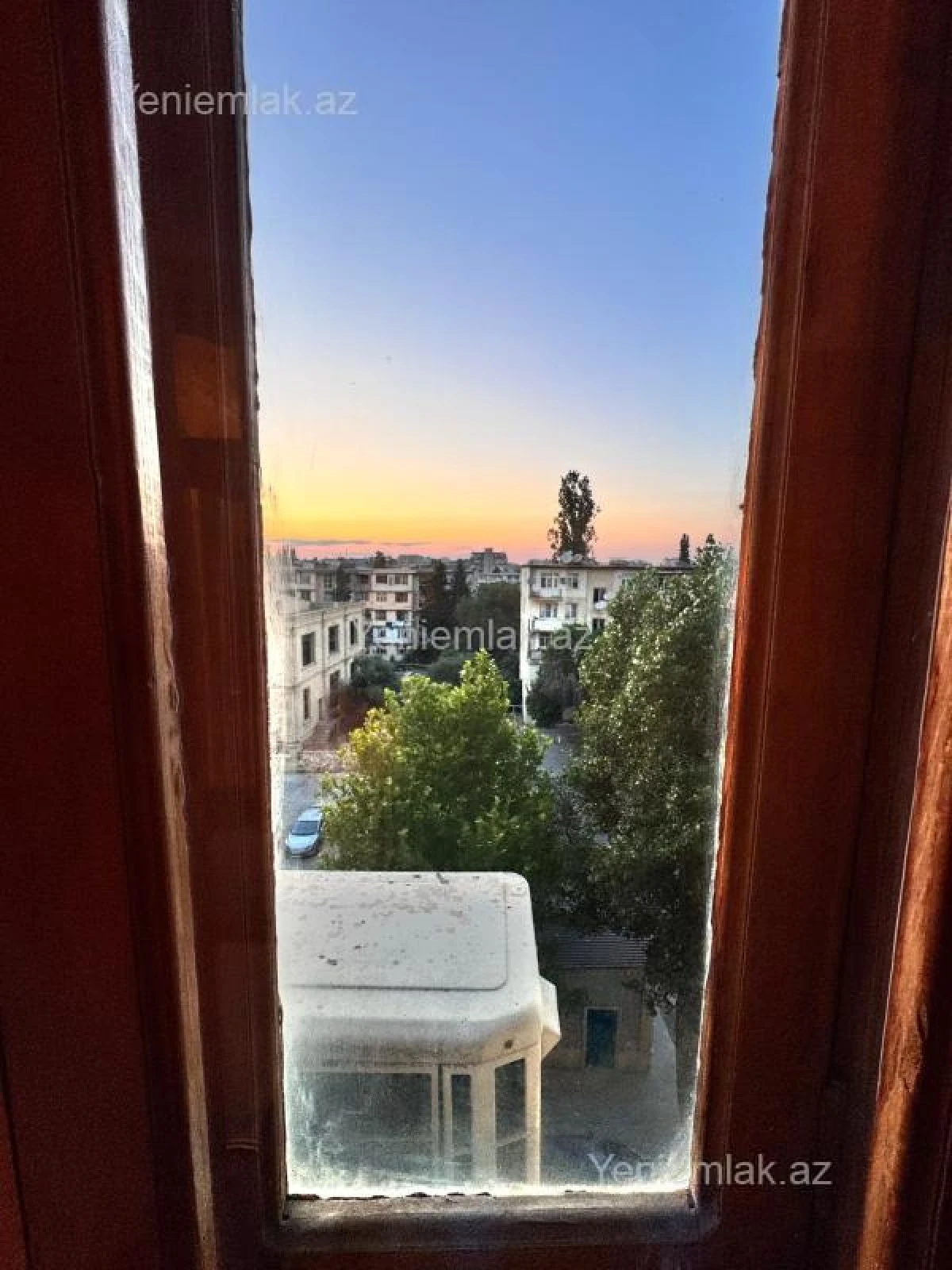 Satılır 4 otaqlı köhnə tikili 105 m²