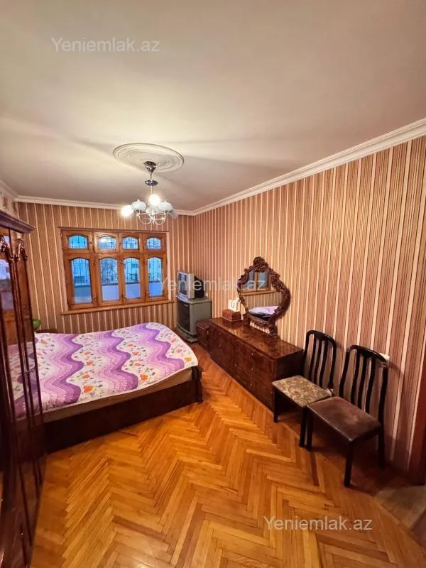 Satılır 4 otaqlı köhnə tikili 105 m²