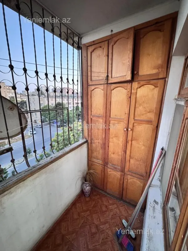 Satılır 4 otaqlı köhnə tikili 105 m²