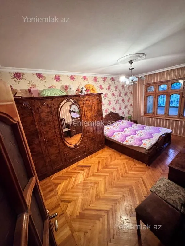 Satılır 4 otaqlı köhnə tikili 105 m²