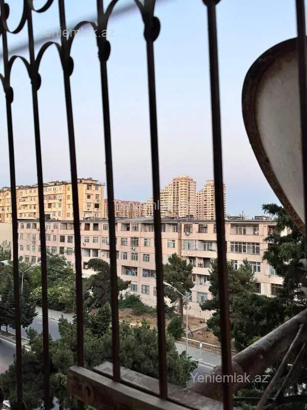 Satılır 4 otaqlı köhnə tikili 105 m²