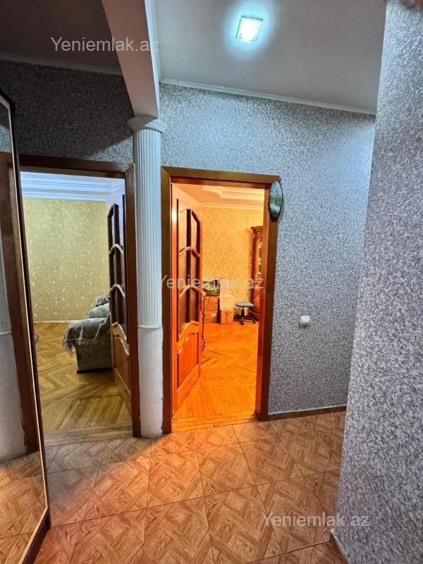 Satılır 4 otaqlı köhnə tikili 105 m²