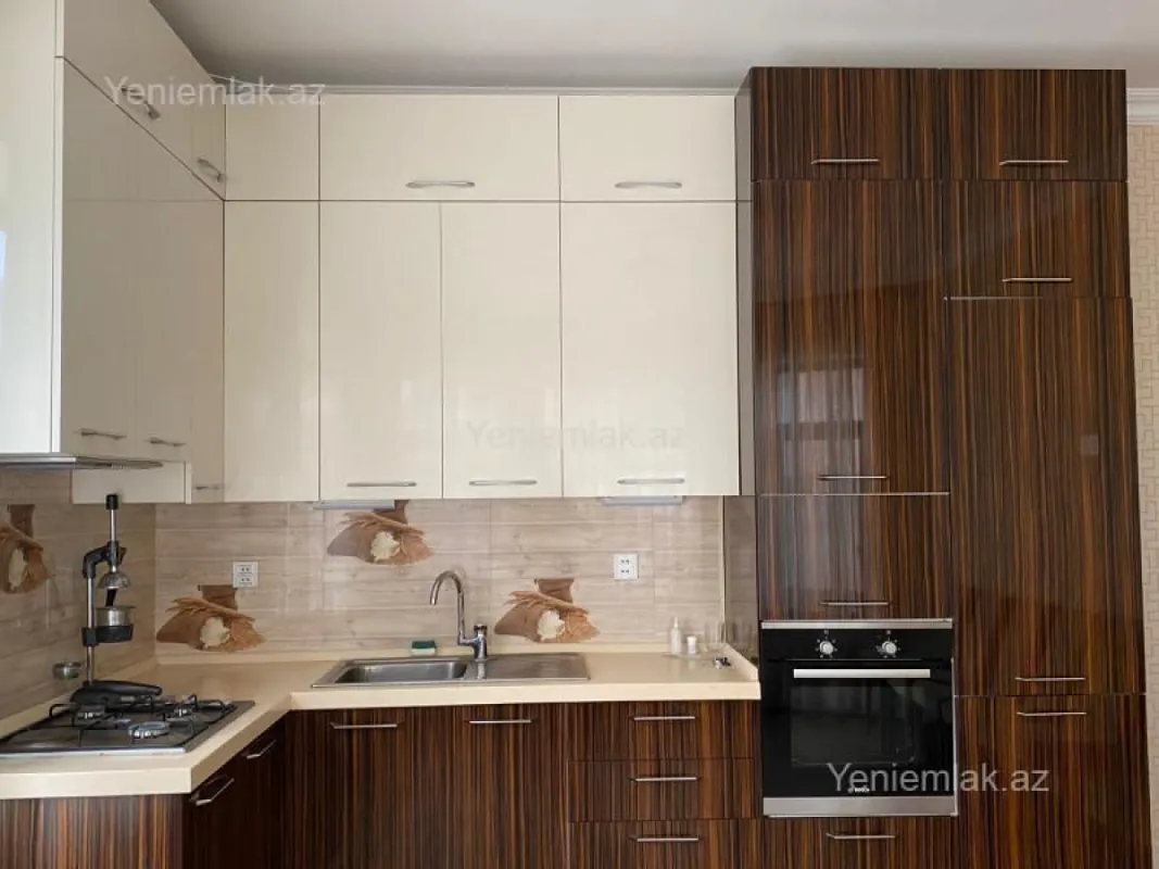 Satılır 5 otaqlı həyət evi 360 m²