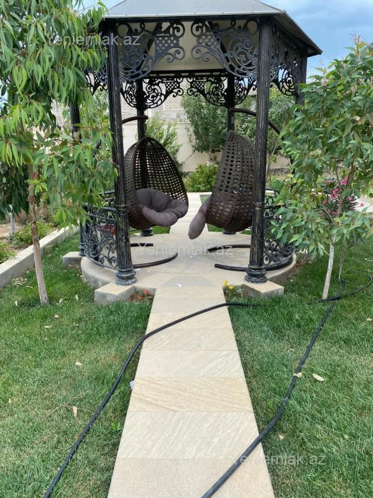 Satılır 5 otaqlı həyət evi 360 m²