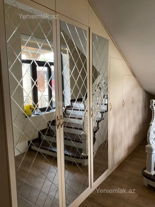 Satılır 5 otaqlı həyət evi 360 m²