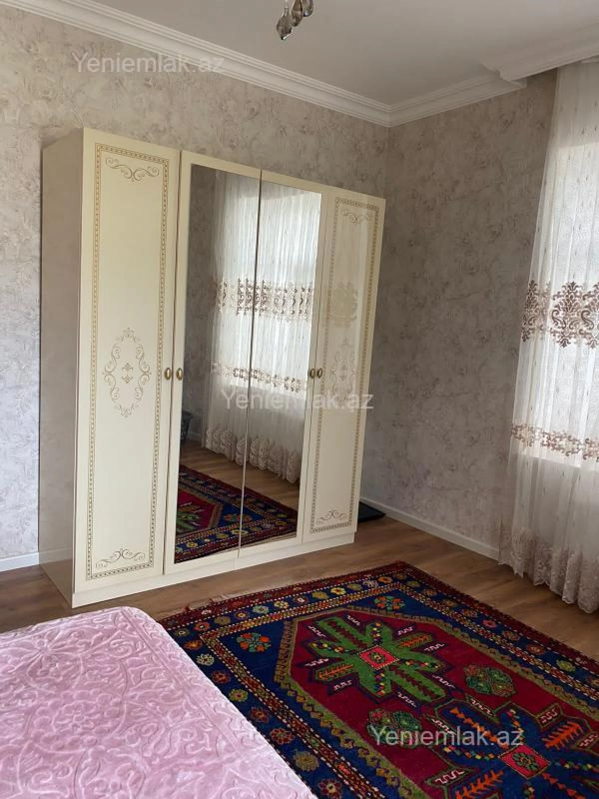 Satılır 5 otaqlı həyət evi 360 m²