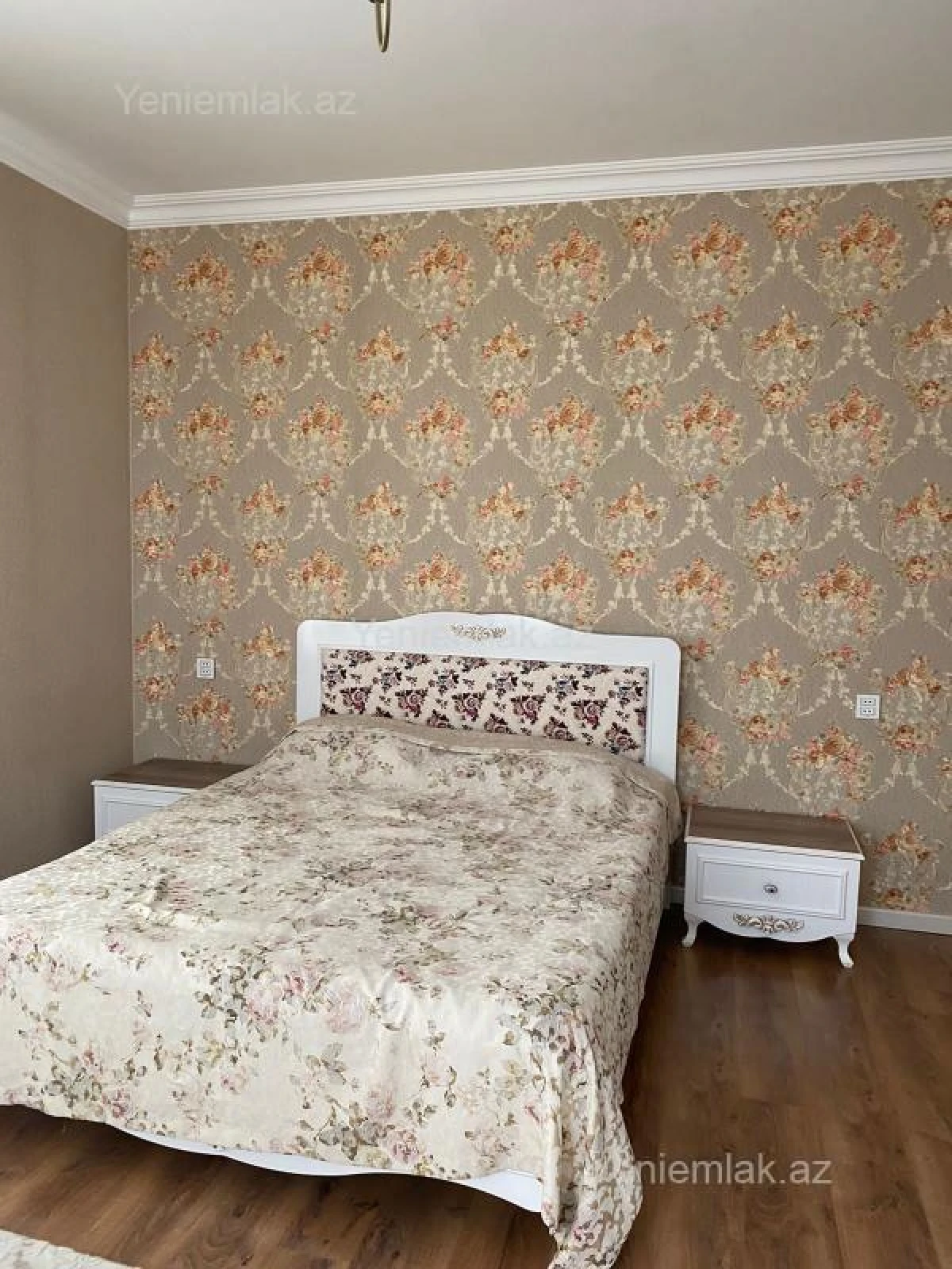 Satılır 5 otaqlı həyət evi 360 m²