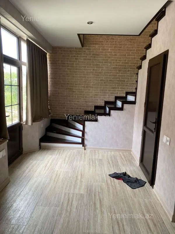 Satılır 5 otaqlı həyət evi 360 m²