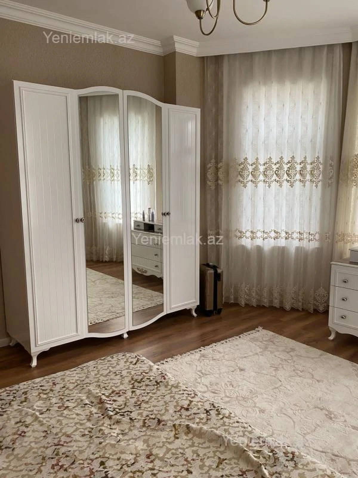 Satılır 5 otaqlı həyət evi 360 m²