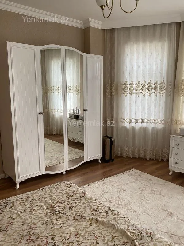 Satılır 5 otaqlı həyət evi 360 m²