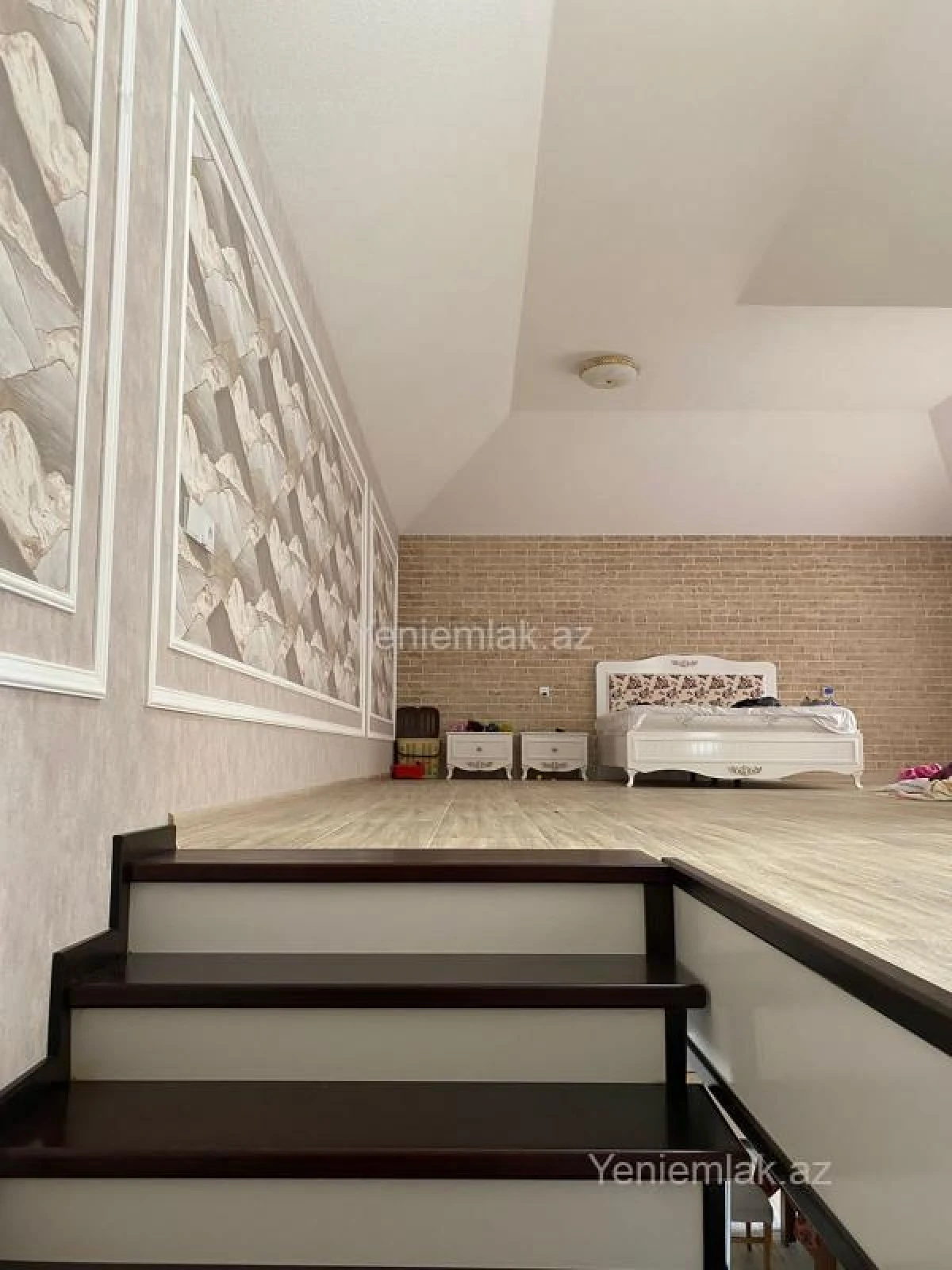 Satılır 5 otaqlı həyət evi 360 m²