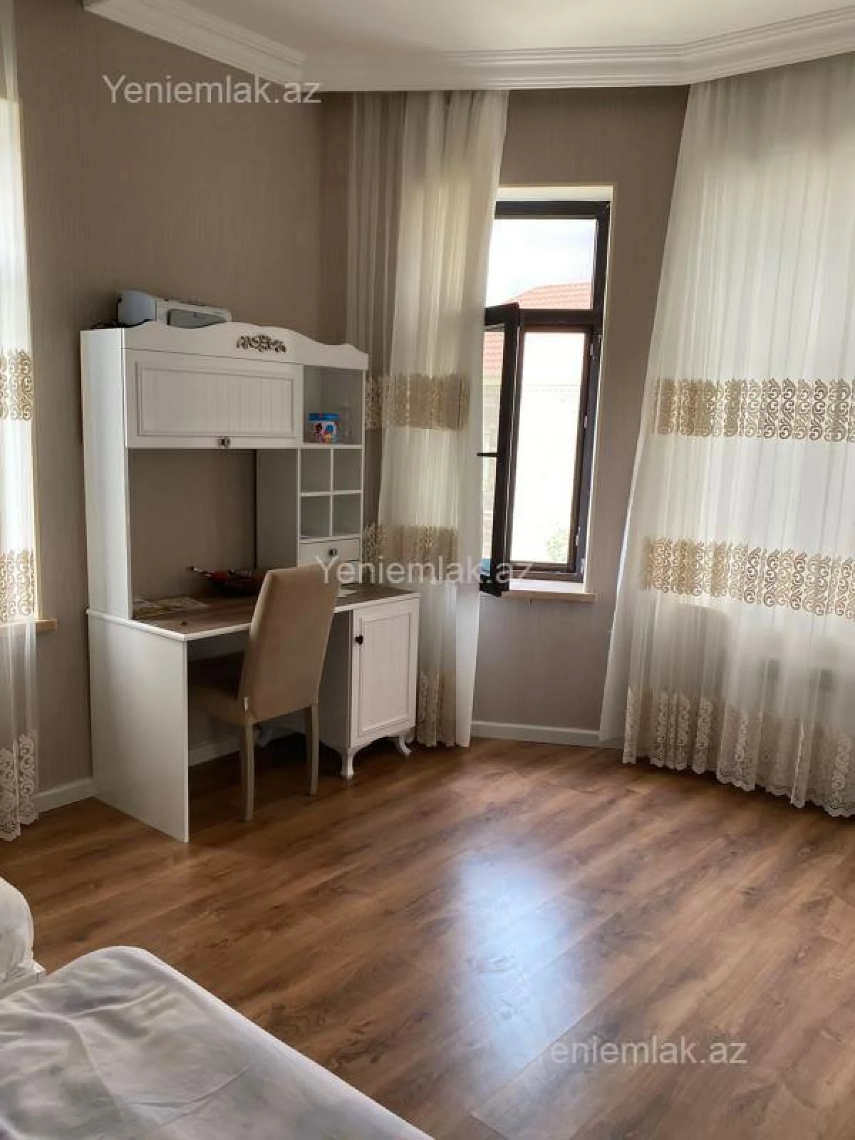 Satılır 5 otaqlı həyət evi 360 m²