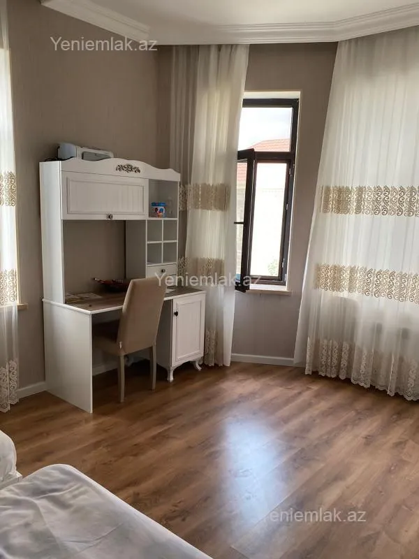 Satılır 5 otaqlı həyət evi 360 m²