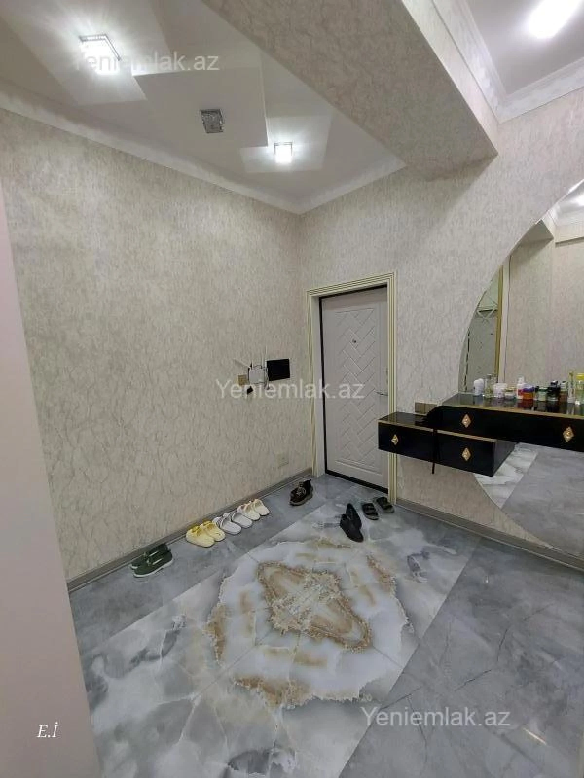 Satılır 3 otaqlı yeni tikili 83 m²