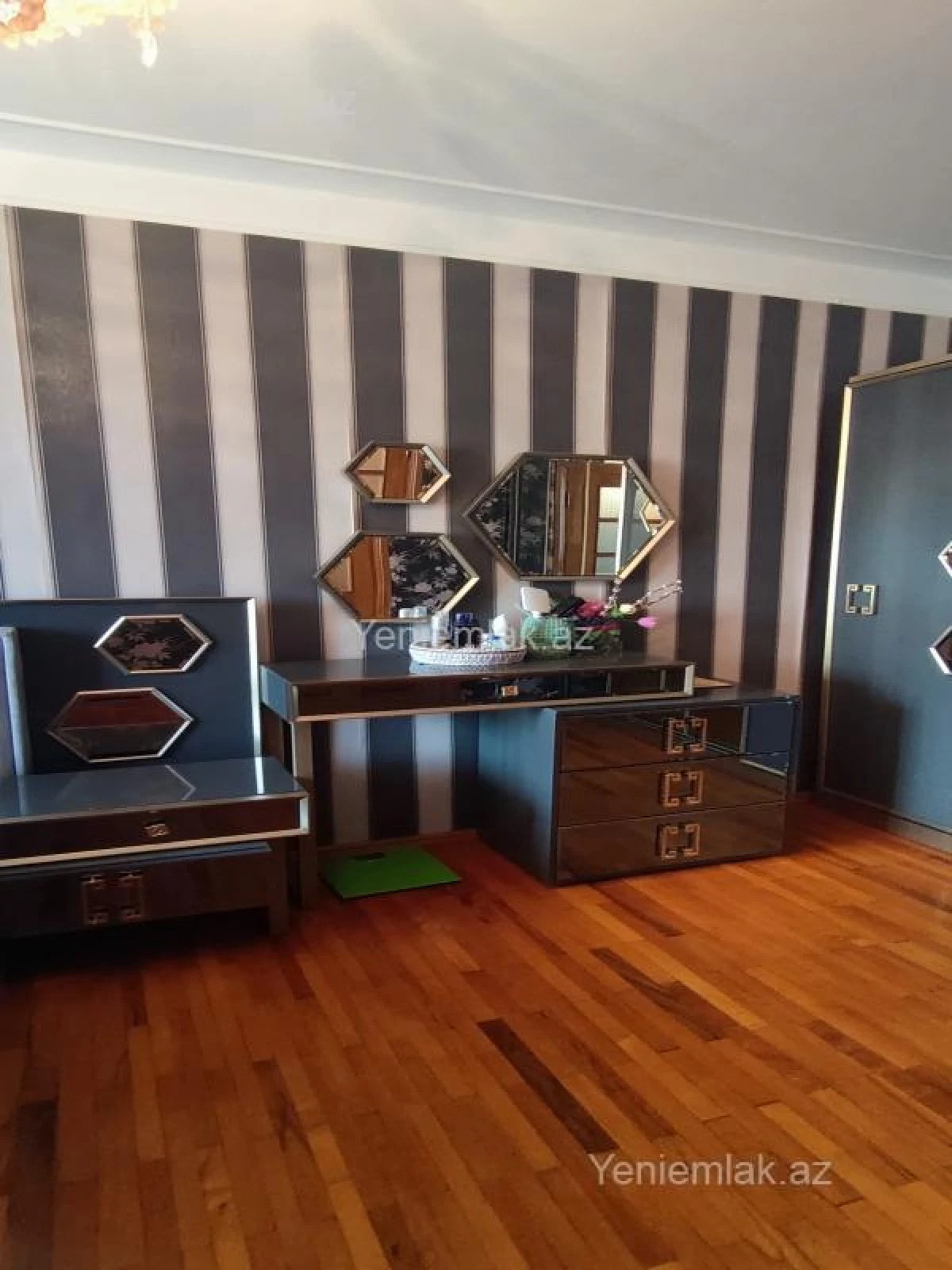 Satılır 4 otaqlı köhnə tikili 100 m²