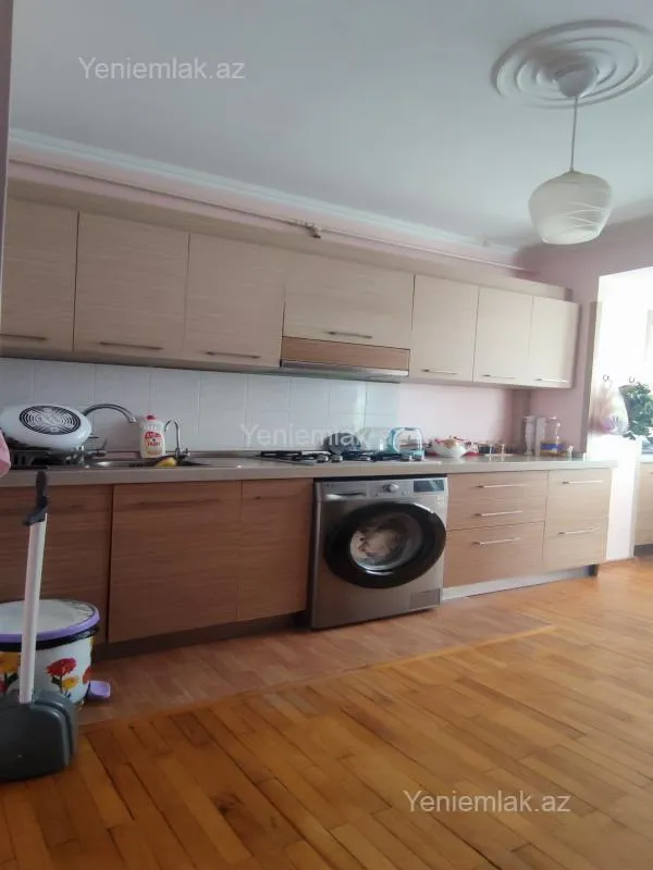 Satılır 4 otaqlı köhnə tikili 100 m²