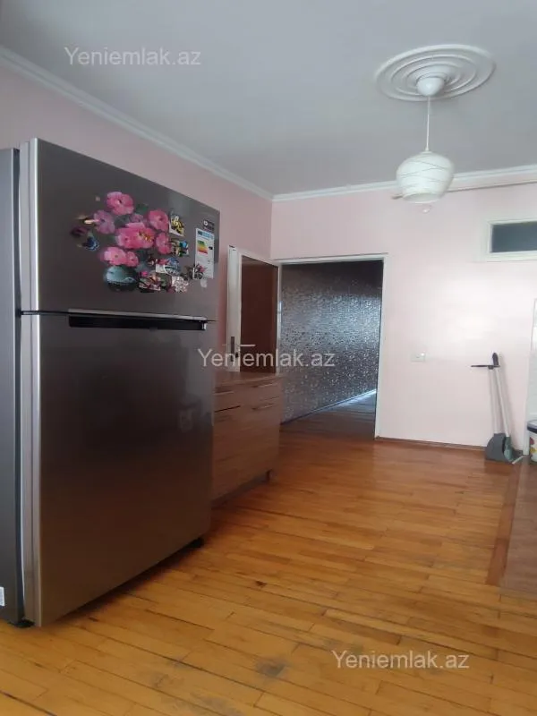 Satılır 4 otaqlı köhnə tikili 100 m²