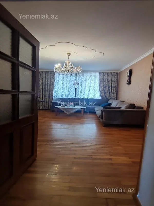 Satılır 4 otaqlı köhnə tikili 100 m²