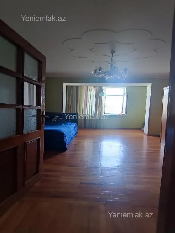 Satılır 4 otaqlı köhnə tikili 100 m²