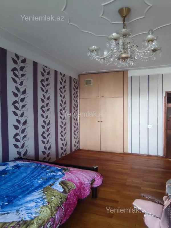 Satılır 4 otaqlı köhnə tikili 100 m²