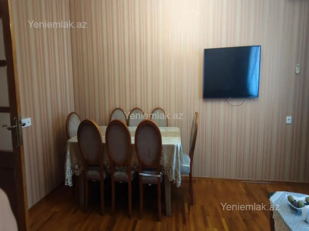 Satılır 4 otaqlı köhnə tikili 100 m²