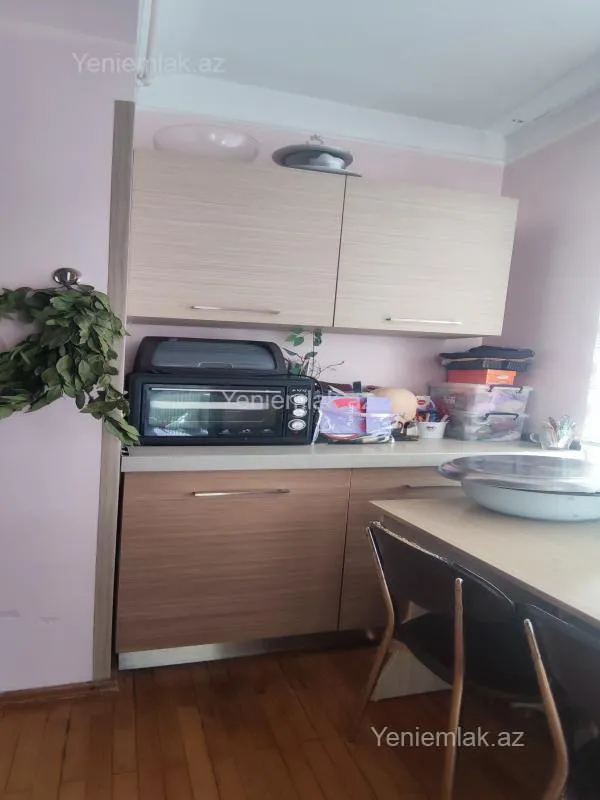 Satılır 4 otaqlı köhnə tikili 100 m²