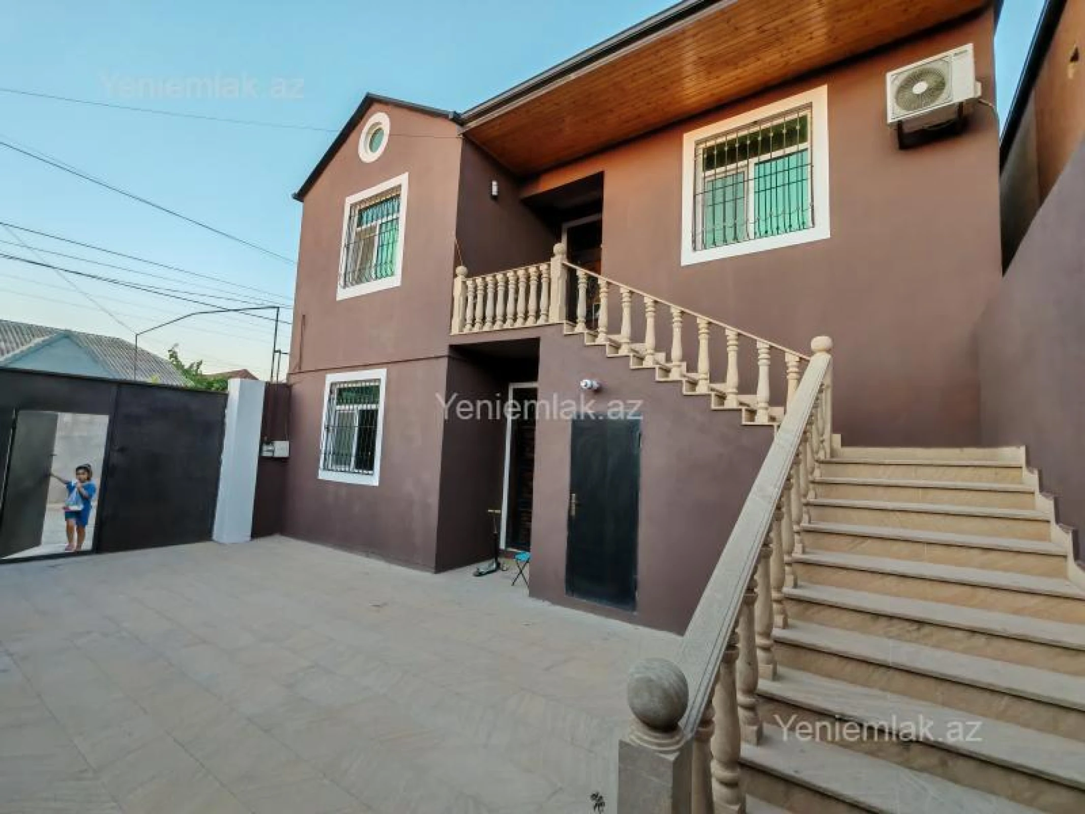 Satılır 7 otaqlı həyət evi 200 m²