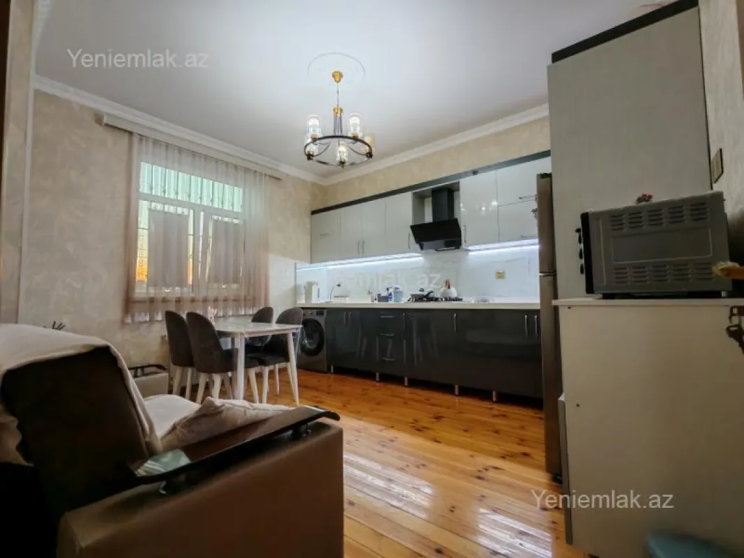 Satılır 7 otaqlı həyət evi 200 m²