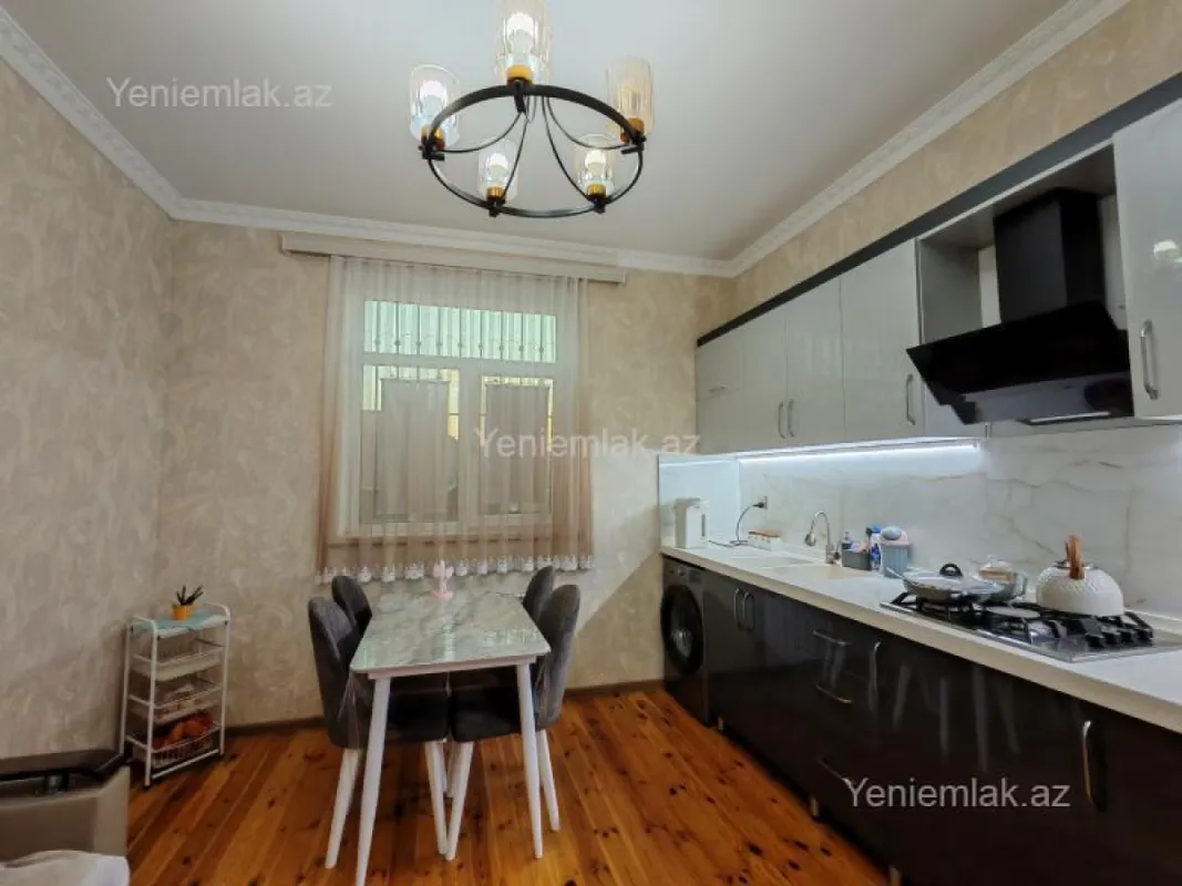 Satılır 7 otaqlı həyət evi 200 m²