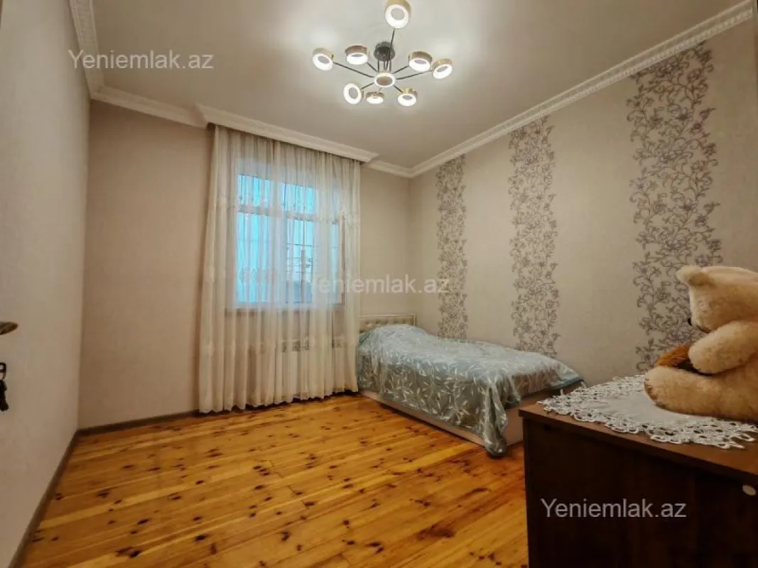 Satılır 7 otaqlı həyət evi 200 m²