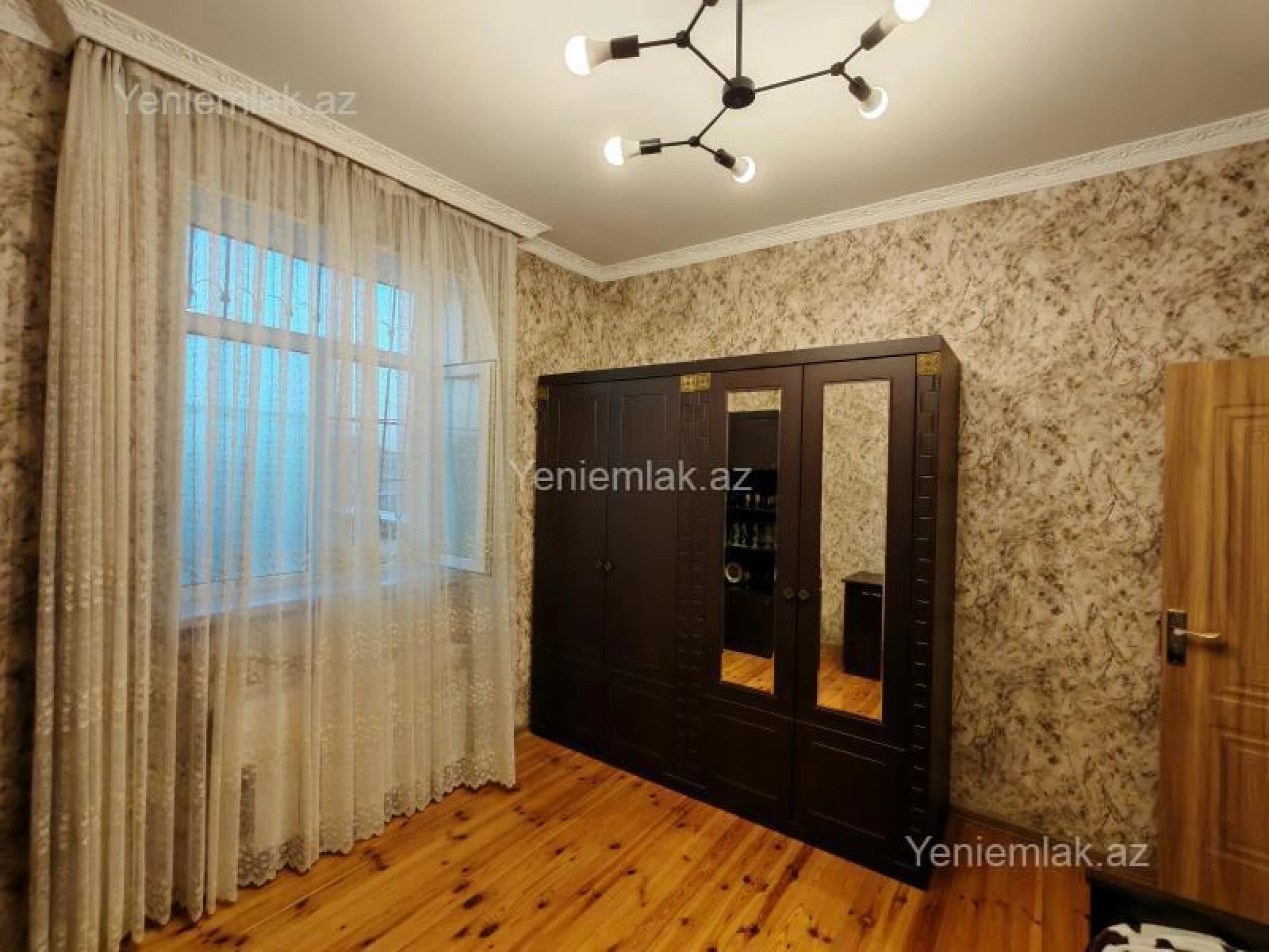Satılır 7 otaqlı həyət evi 200 m²