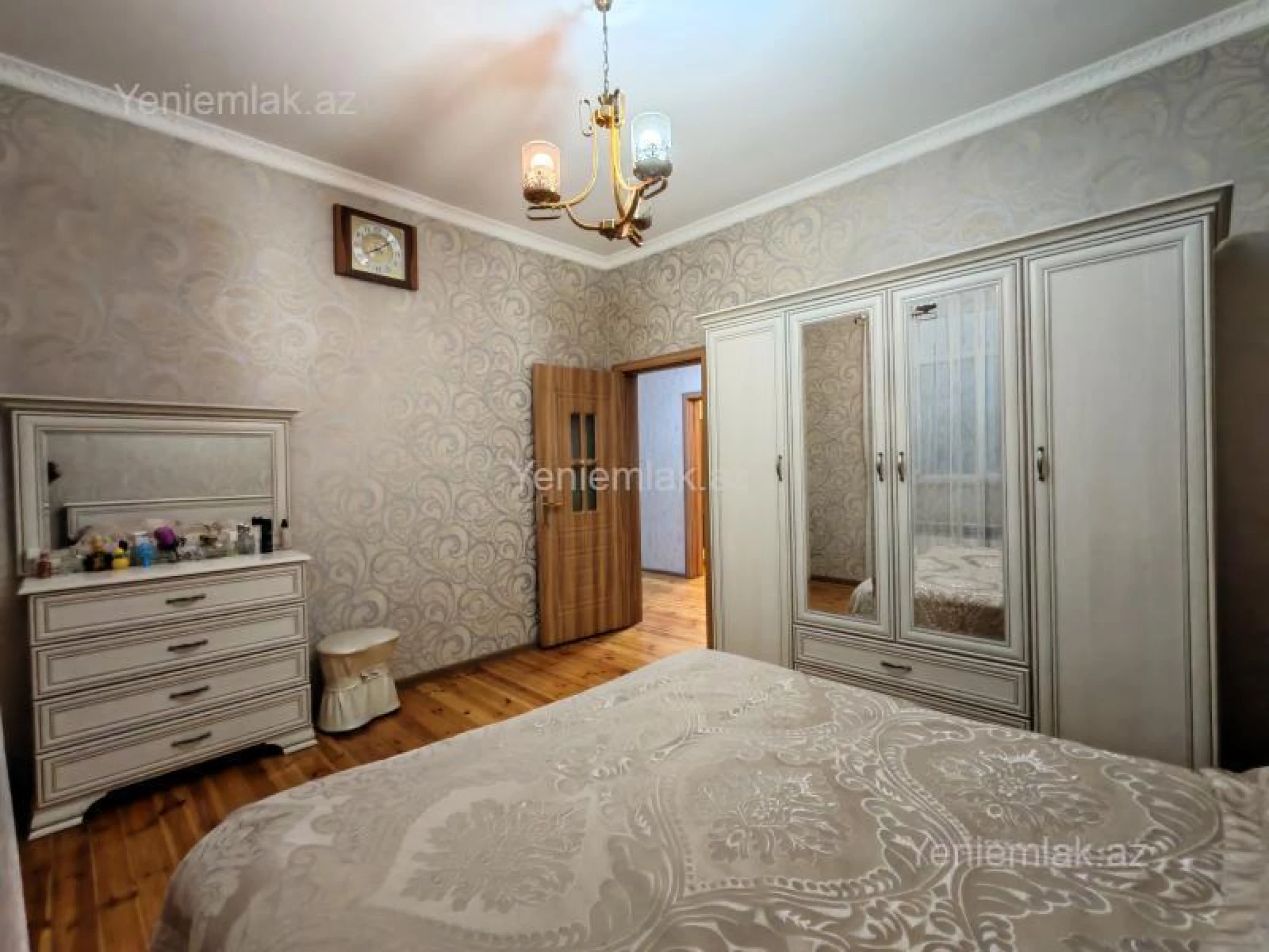 Satılır 7 otaqlı həyət evi 200 m²