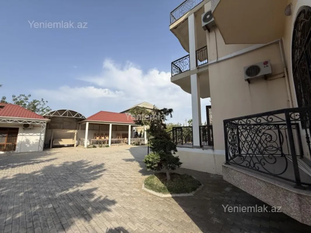 Satılır 6 otaqlı həyət evi 400 m²