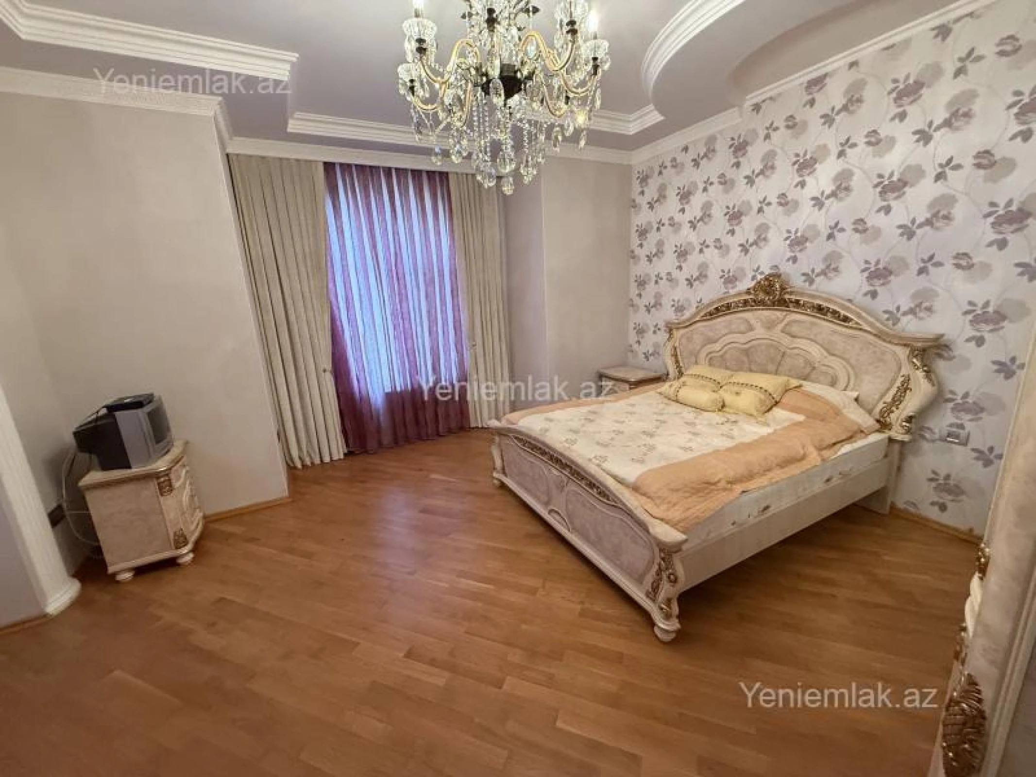 Satılır 6 otaqlı həyət evi 400 m²