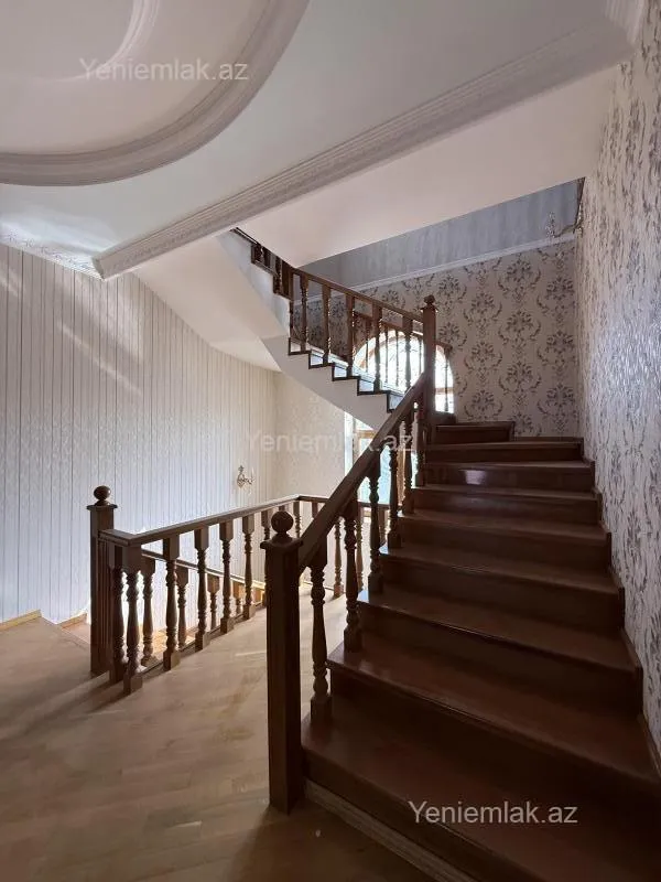 Satılır 6 otaqlı həyət evi 400 m²