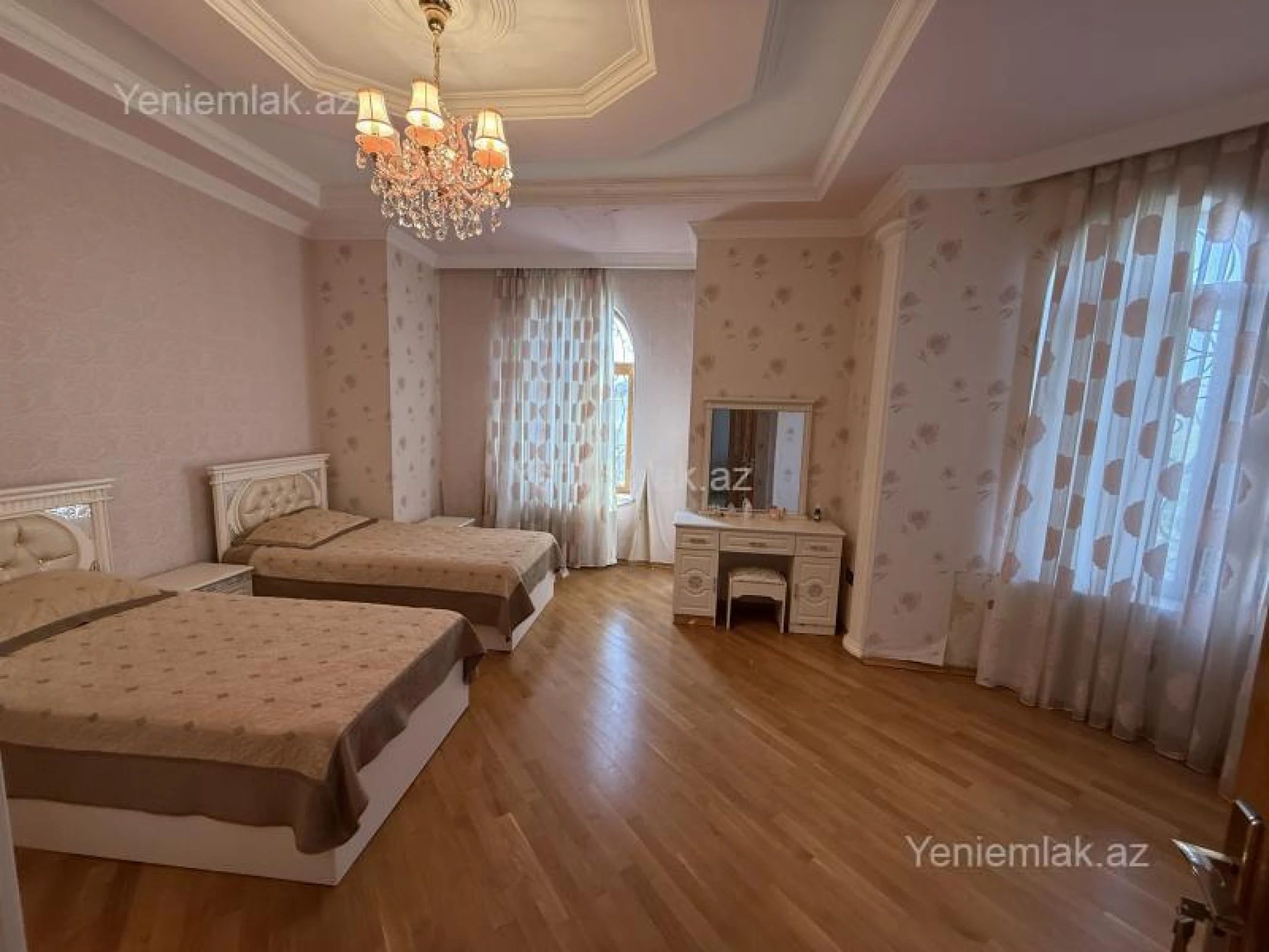 Satılır 6 otaqlı həyət evi 400 m²