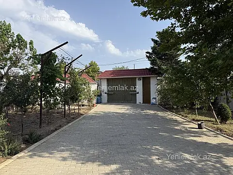 Satılır 6 otaqlı həyət evi 400 m²