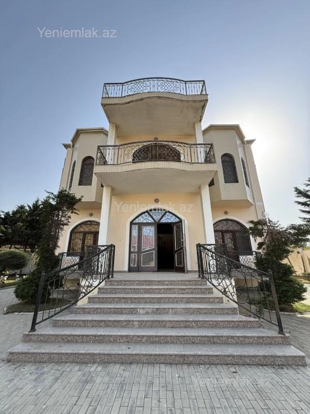 Satılır 6 otaqlı həyət evi 400 m²