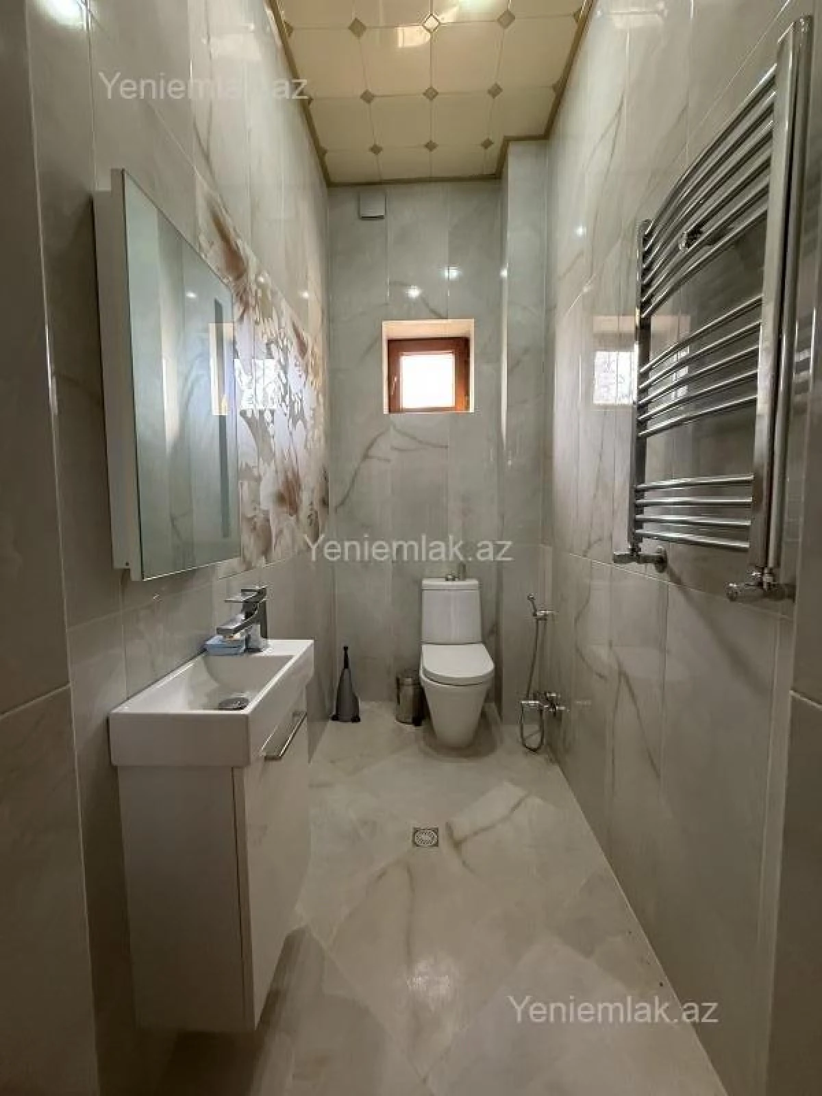 Satılır 6 otaqlı həyət evi 400 m²